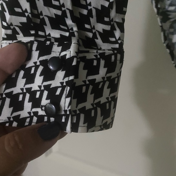 Kenneth Cole Reaction Ling Sleeved Button Front Blouse NWT Size Small - Picture 6 of 10